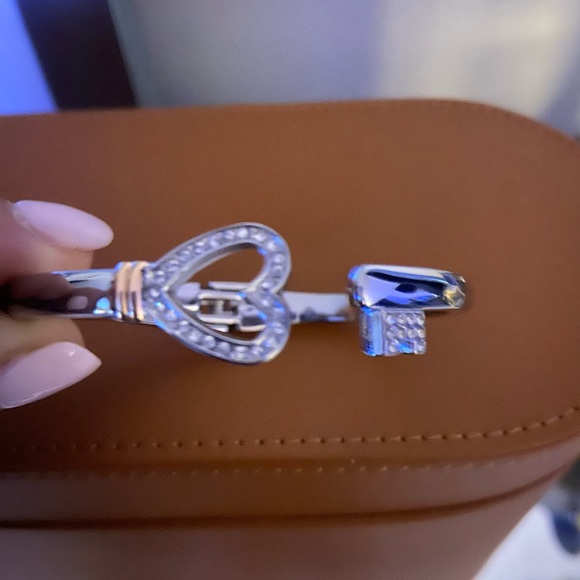 Heart and Key silver tone bracelet. Love ❤️ Key bracelet - Picture 2 of 6